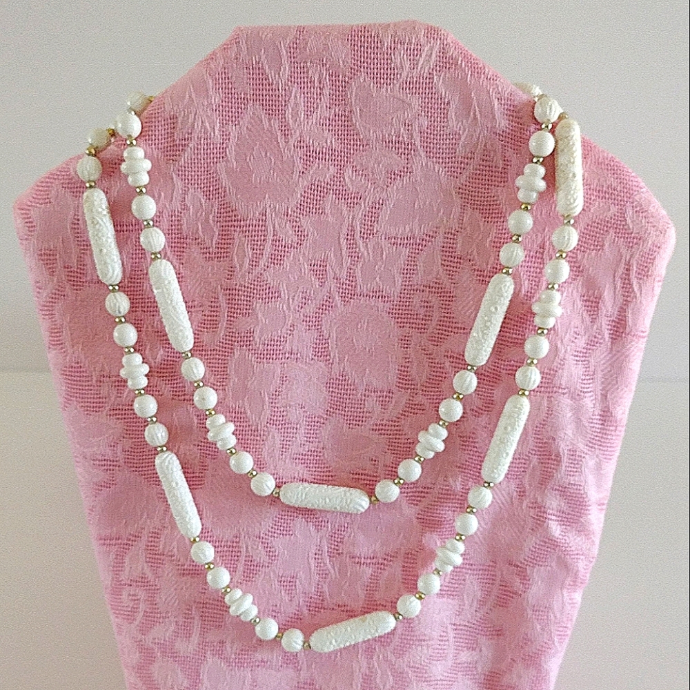 Sarah Coventry White Floral Beaded Single Strand Necklace